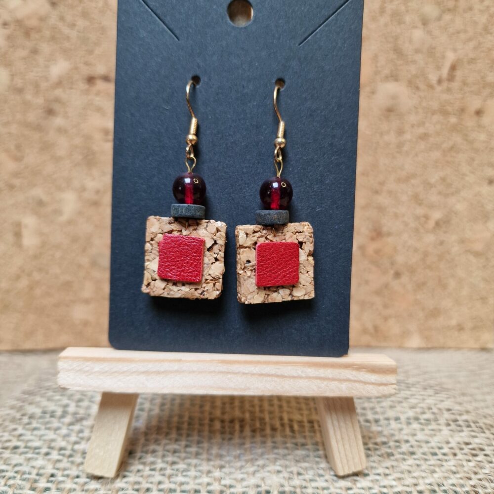 Boucles d’oreilles liège et cuir rouge – 6 cm – doré
