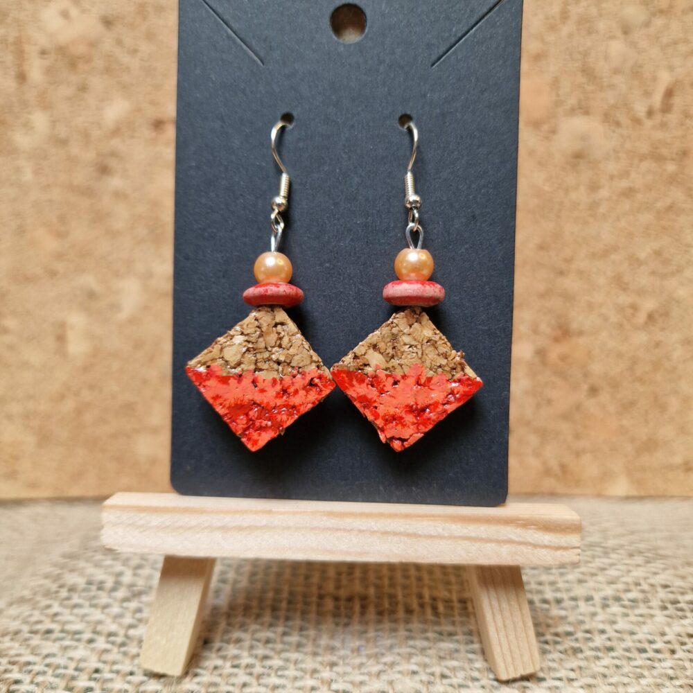 Boucles d’oreilles liège peint orange – 5 cm – acier inoxydable argenté – pièce unique