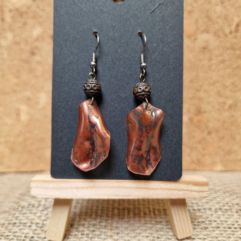Boucles d’oreilles plastique recyclé cuivré/rouge – 6 cm – pièce unique – acier inoxydable argenté