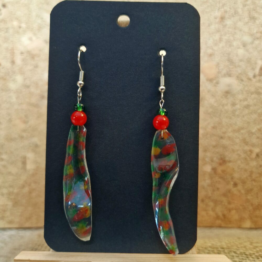 Boucles d’oreilles plastique recyclé rouge vert jaune – 8 cm – pièce unique – acier inoxydable argenté