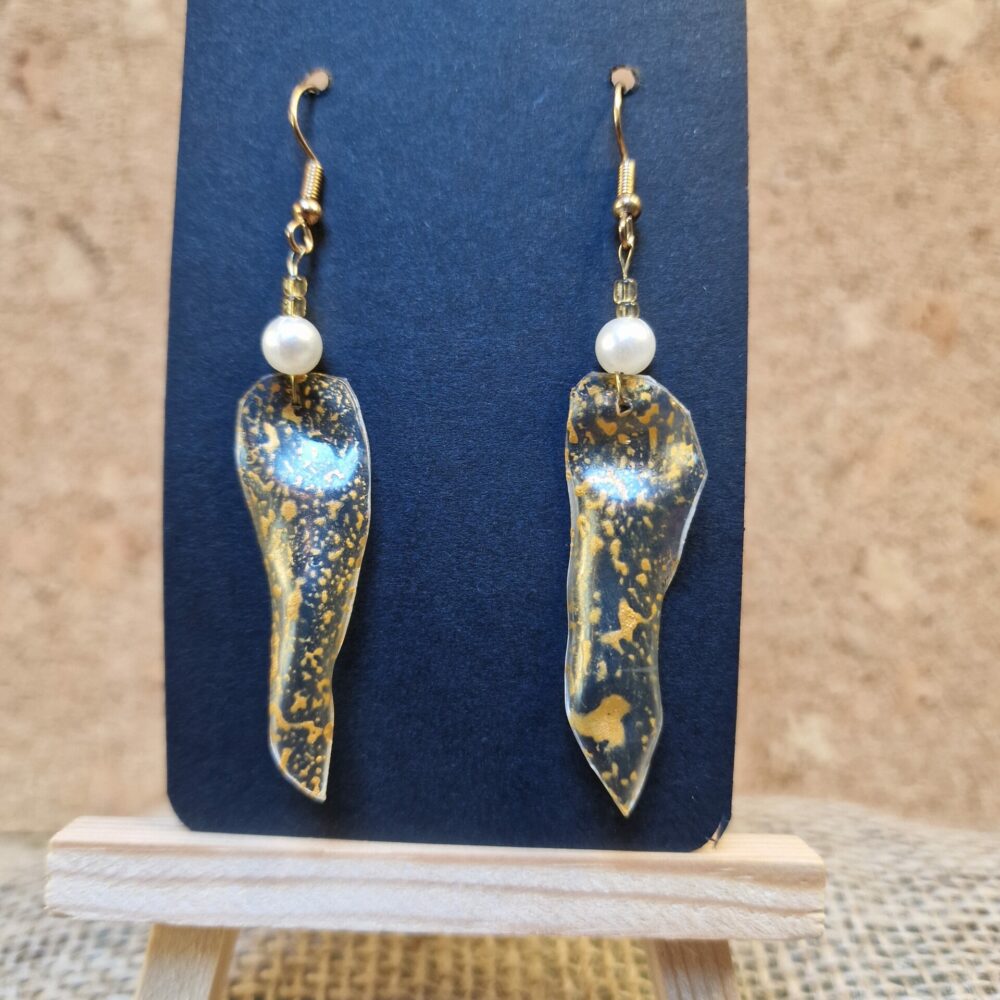 Boucles d’oreilles plastique recyclé doré 7 cm – Cé’rénité