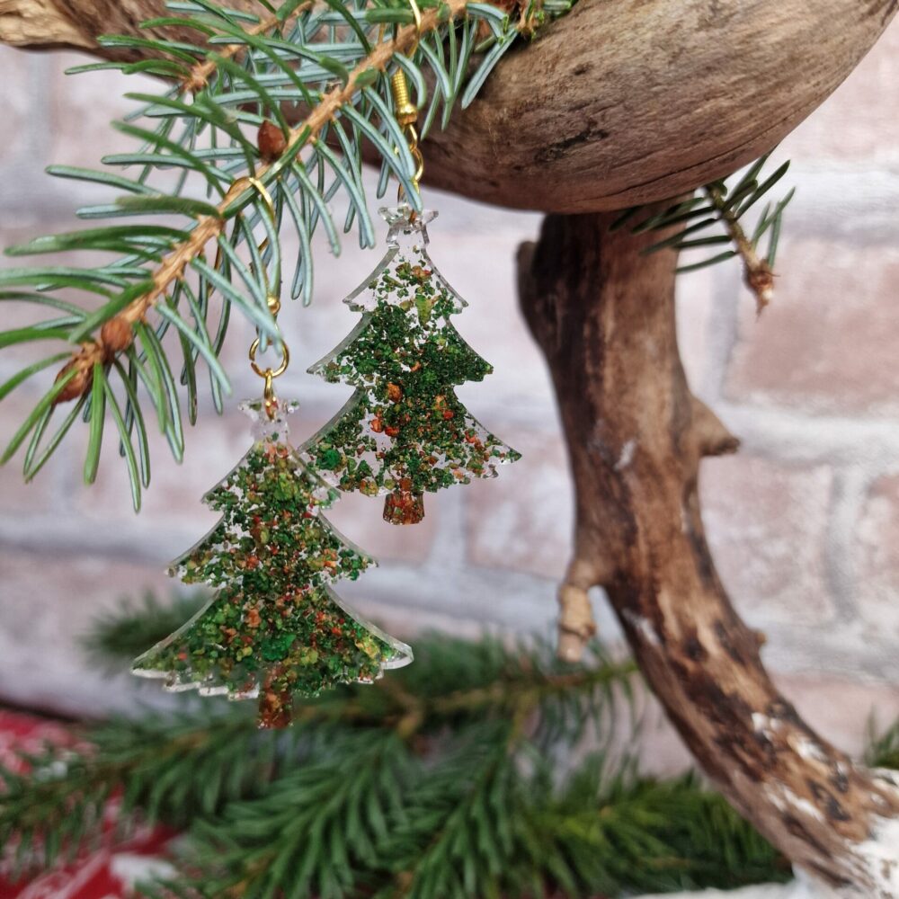 Boucles d’oreilles sapins liège & résine verte – Cé’rénité